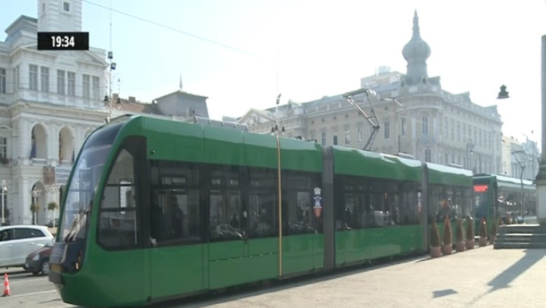 Primul tramvai modern fabricat in Romania  Imagine