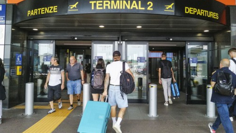 Principalul aeroport din Milano va fi redenumit dupa numele fostului premier italian Silvio Berlusconi Imagine