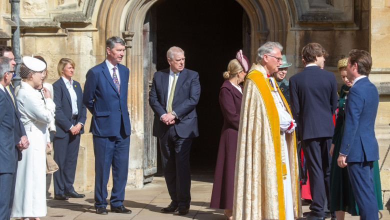 Printul Andrew s-a alaturat regelui Charles si reginei Camilla la slujba de Paste, dupa o lunga perioada de retragere din viata publica Imagine