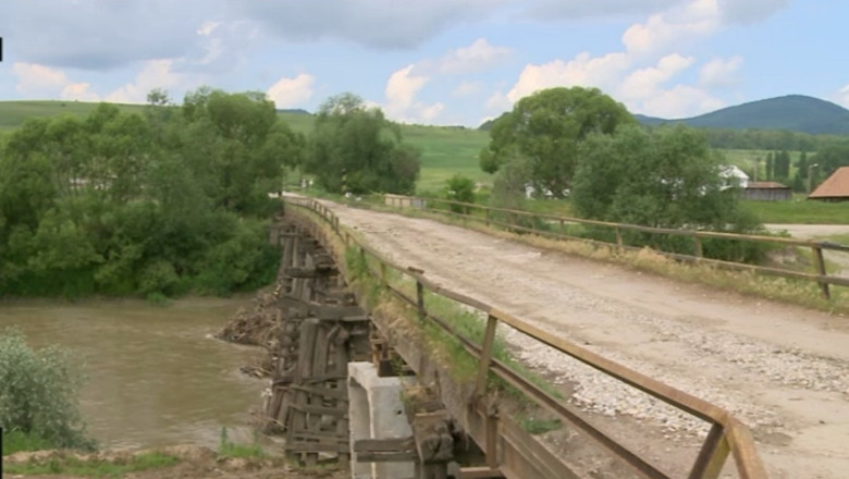 Printul Charles in Romania. Drum regal presarat cu gropi Imagine