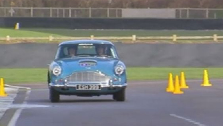 Printul Harry a condus un Aston Martin in scop caritabil Imagine