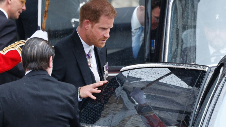 Printul Harry nu a avut niciun rol la incoronare si apoi a plecat singur. El s-a intors in California cu un zbor British Airways Imagine