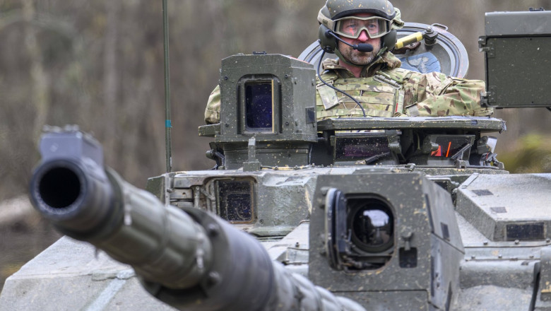 Printul William s-a pozat intr-un tanc Challenger 2 aproape de granita Rusiei. Cum a aratat vizita sa pe flancul estic al NATO Imagine