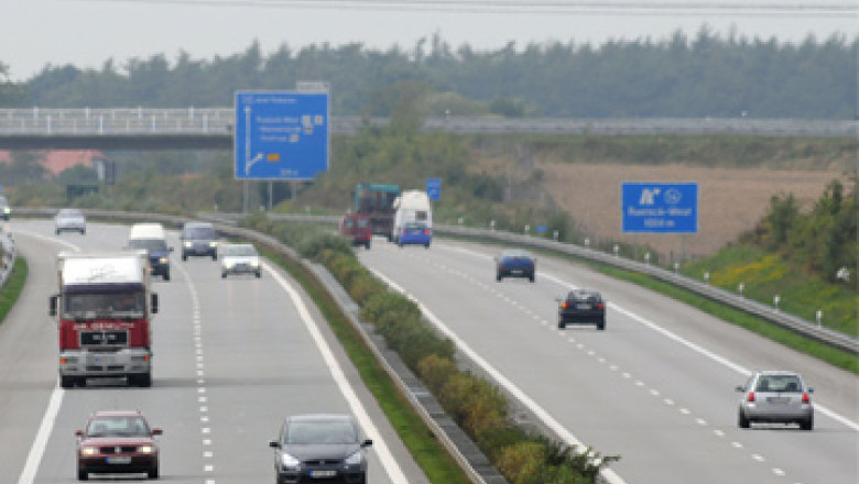 Proaspat casatorit, si-a uitat sotia pe autostrada Imagine