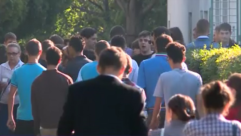 Proaspetii absolventi de liceu sunt astazi in somaj Imagine