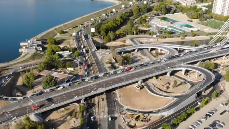 Problema traficului si razboiul continuu dintre taximetristi si soferii de ridesharing. Solutia Parlamentului European Imagine