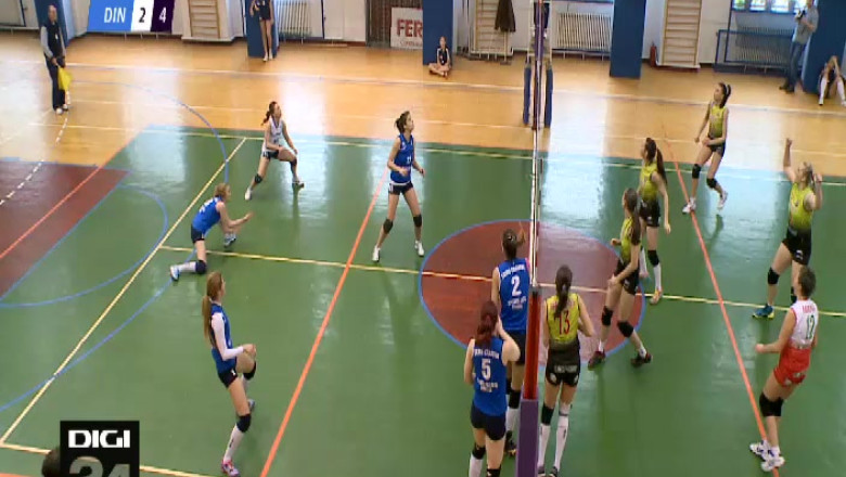 Probleme de efectiv inainte de meci. Voleibalistele Sorina Buz si Florina Chirilov au sanse mici sa joace in retur   Imagine