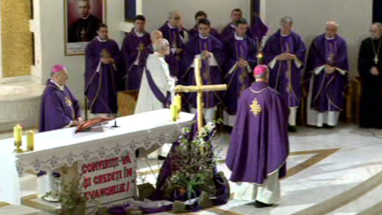 Procesiune romano-catolica pe strazile Iasiului Imagine