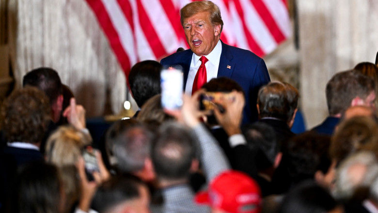 Procurorii au dovezi ca Donald Trump pastra la vedere documente clasificate si uneori le-a aratat oamenilor Imagine