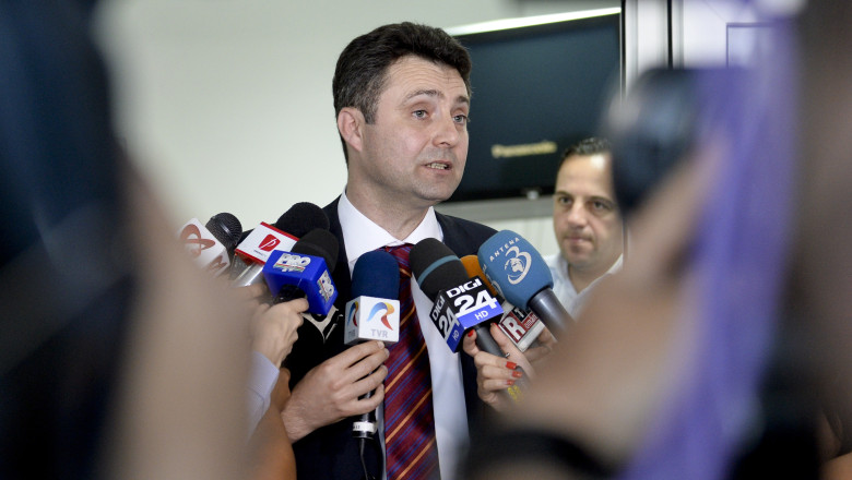 Procurorul general: "Cartelele preplatite, daca le-am avea, ar putea fi instrumente eficiente de prevenire a actelor de terorism  Imagine