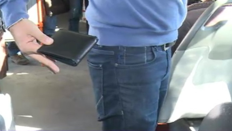 Producatorii de blugi croiesc buzunare mai mari in care sa incapa noile iPhone 6 Imagine