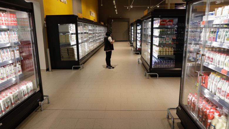 Producatorii vor fi obligati sa semnaleze vizibil pe ambalaj ca au redus gramajul, iar pretul este neschimbat, anunta Ciolacu Imagine