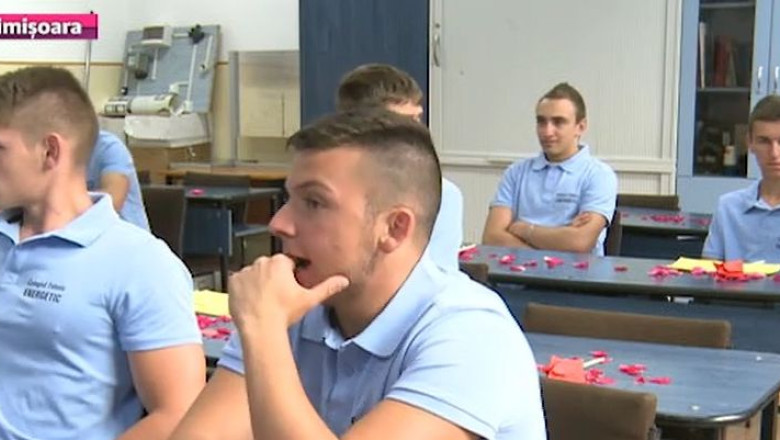 „Profesionistii", angajati de pe bancile scolii Imagine