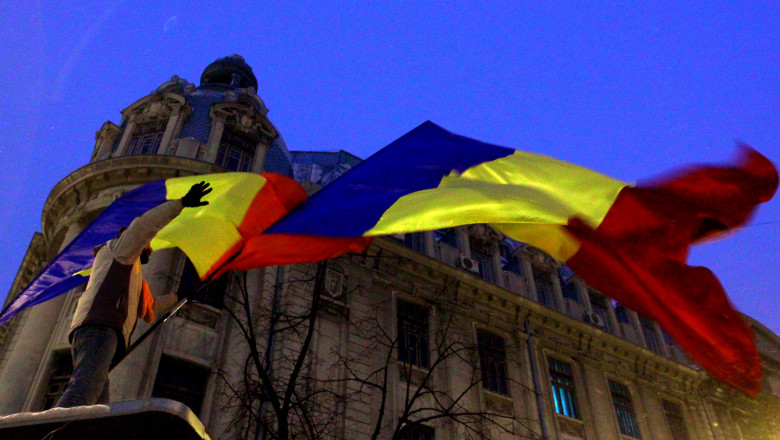 Profesor de stiinte politice: Stema de pe drapel le va aminti multora de perioada ceausista Imagine