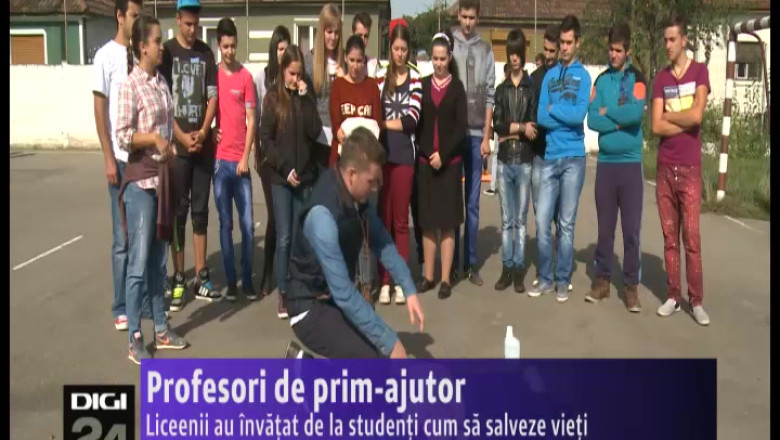 Profesori de prim-ajutor. Liceenii au invatat de la studenti cum sa salveze vieti Imagine