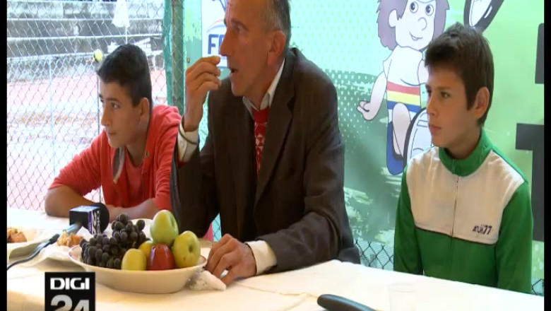 Profesori de tenis la 14 ani Imagine