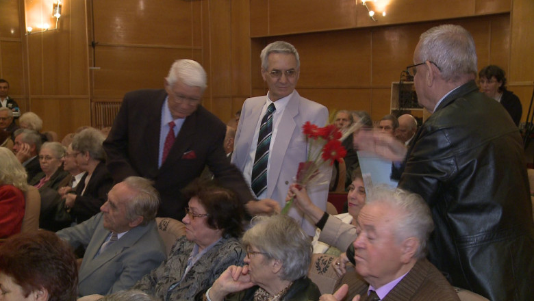 Profesori pensionari la catedra Imagine