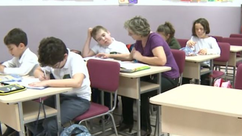 Profesori platiti din fonduri europene pentru meditatiile de la scoala  Imagine