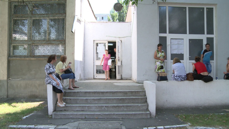 Profesorii au sustinut examenul de titularizare. 776 de dascali se lupta pe 151 de posturi libere Imagine