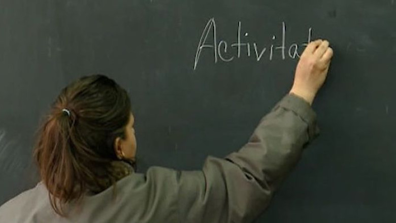 Profesorii isi primesc, in sfarsit, salariile Imagine