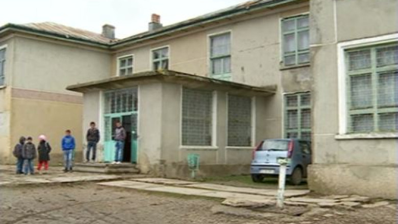 Profesorii navetisti din Iasi asteapta banii pe transport castigati in instanta. Primarii spun ca nu au bani Imagine