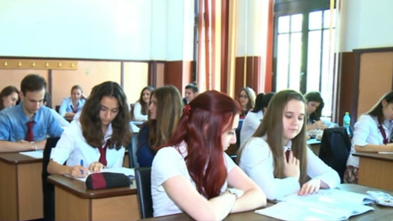 Profesorii risca sa ramana fara locuri de munca pentru ca nu au cui sa predea Imagine