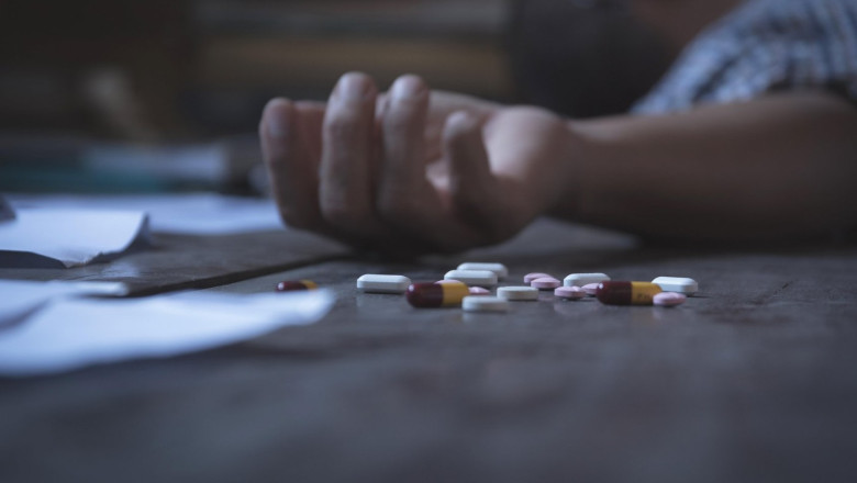 Profesorul de la Colegiul Sf. Sava din Capitala, acuzat ca a violat un baiat de 16 ani, a incercat sa se sinucida Imagine