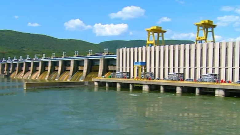 Profituri uriase cu cativa angajati. Cum procedeaza „baietii destepti” din energie Imagine