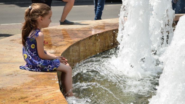 Prognoza meteo: joi, vreme autentica de Cuptor in partea de vest a tarii. Canicula, dar si averse! Imagine