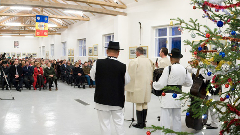 Programul Familiei Regale de Craciun. Astazi va imparti cadouri nevoiasilor din Savarsin  Imagine