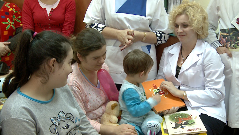 Proiect de suflet. Medici, asistenti si chiar prefectul de Bihor le-au citit povesti copiilor internati in Spitalul Municipal din Oradea Imagine