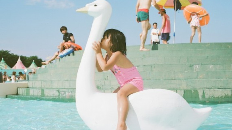 PROIECT. Un fotograf japonez a realizat o galerie foto inedita cu fiica sa de patru ani Imagine