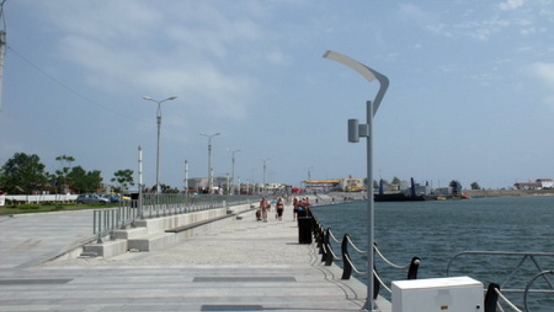 Promenada pe malul marii Imagine