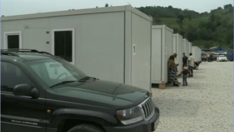 Promisiuni luate de ape. Sinistratii din Vaideeni traiesc de doua luni in locuinte modulare Imagine