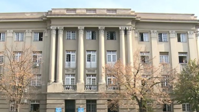 Proprietarii de cladiri istorice, somati de Primaria Timisoara sa inlature aparatele de aer conditionat. Printre institutiile amenintate cu amenda e CJT! Imagine