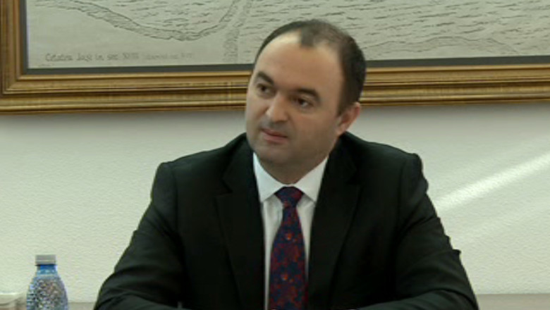 Propunerile lui Cristian Adomnitei de impartiere a banilor, respinse de consilierii judeteni Imagine
