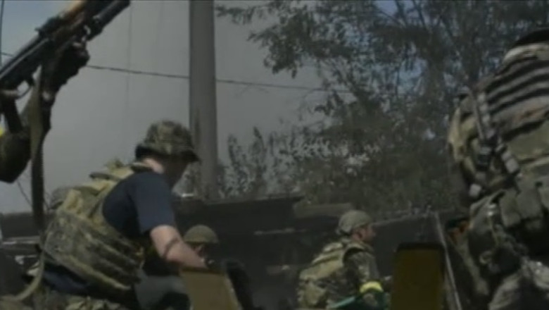 Prorusii au scufundat o salupa a armatei ucrainiene. Aeroportul Lugansk, in mainile rebelilor Imagine