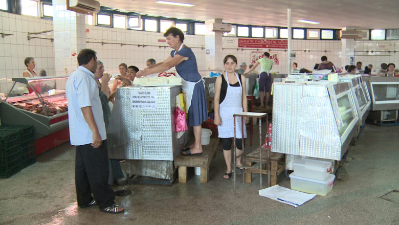 Protectia Consumatorului, control in piata, la Timisoara. Branza si carne tinute la cald, sa puna mana clientul! Imagine