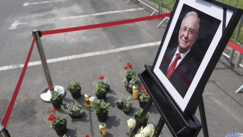 Protest anuntat joi in Bucuresti fata de decretarea doliului national in memoria fostului presedinte Ion Iliescu Imagine