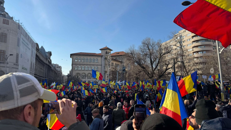 Protest AUR in Capitala. Manifestantii au cerut demisia lui Iohannis si reluarea turului doi la prezidentiale. Jurnalistii, agresati Imagine