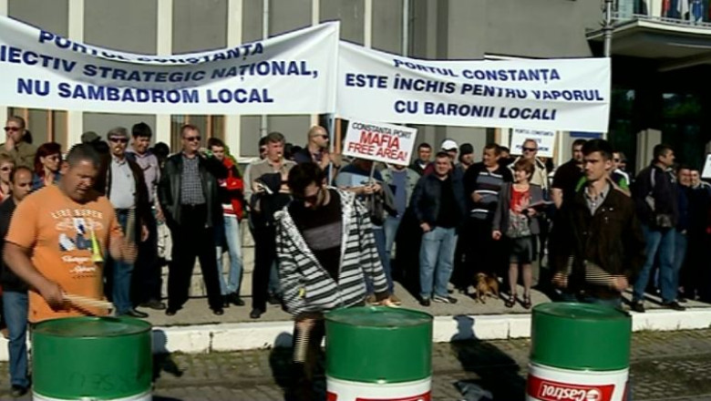 Protest cu butoaie si vuvuzele in Portul Constanta. Radu Mazare a participat la negocieri Imagine