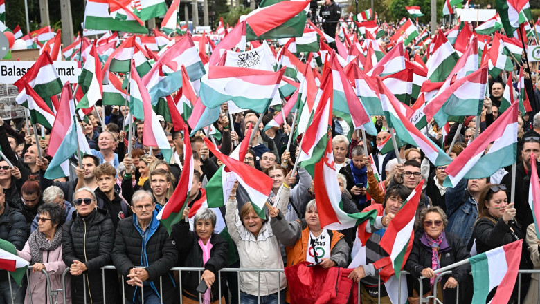 Protest cu mii de oameni la Budapesta fata de „propaganda guvernamentala din presa”. „Ne-am saturat de minciuni” Imagine
