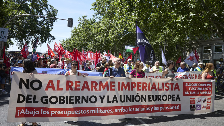 Protest cu mii de oameni la Madrid impotriva reinarmarii Europei. „Jos armele, sus pensiile”. Critici fata de NATO si guvernul Sanchez Imagine