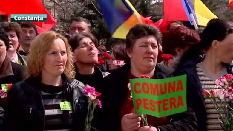Protest de 1 aprilie. 1000 de locuitori ai comunei Pestera au protestat in fata CJC Imagine