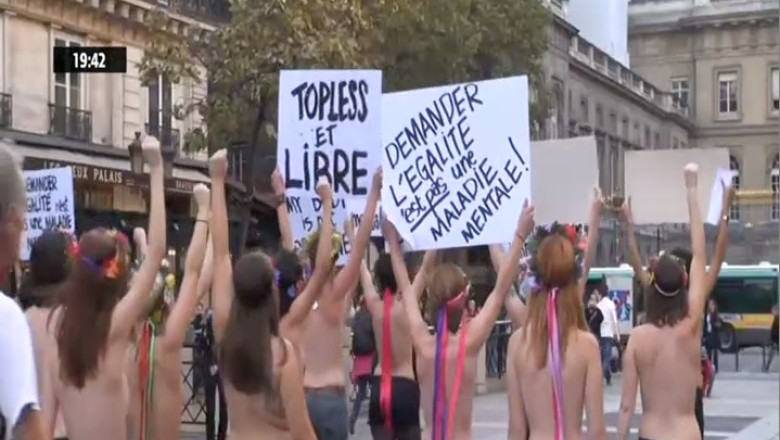Protest Femen la Paris. Militantele feministe au manifestat la bustul gol pe strazile capitalei Imagine