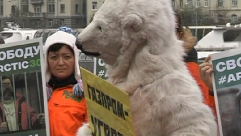 Protest Greenpeace la Moscova Imagine