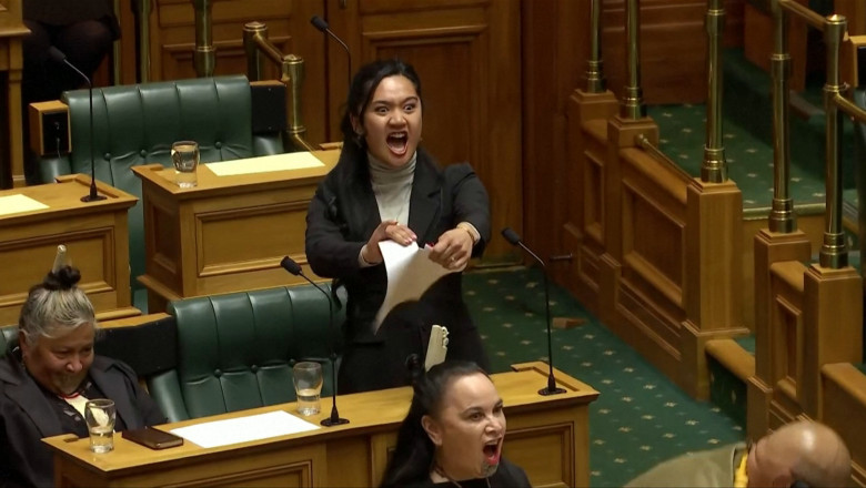 Protest: Haka in Parlamentul Noii Zeelande. Membrii maori intrerup votul pe un proiect de lege ce ameninta drepturile indigene Imagine