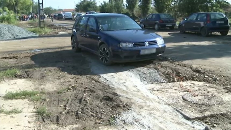 Protest in Aradul Nou. Localnicii sunt nemultumiti de starea drumurilor din zona Imagine