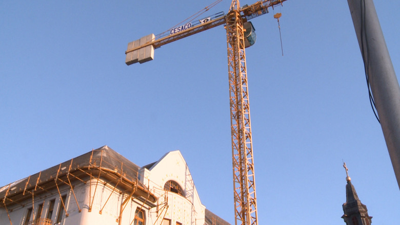 Protest in varful unei macarale in centrul Oradei Imagine