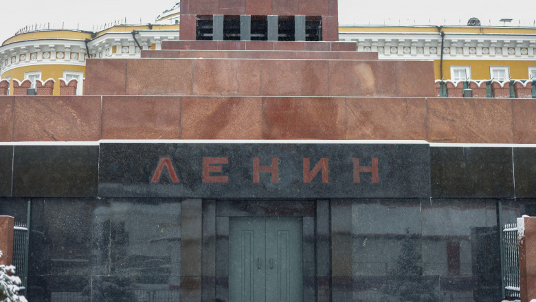 Protest inedit la Moscova. Un barbat a aruncat un cocktail Molotov in mausoleul unde este expusa mumia lui Lenin Imagine